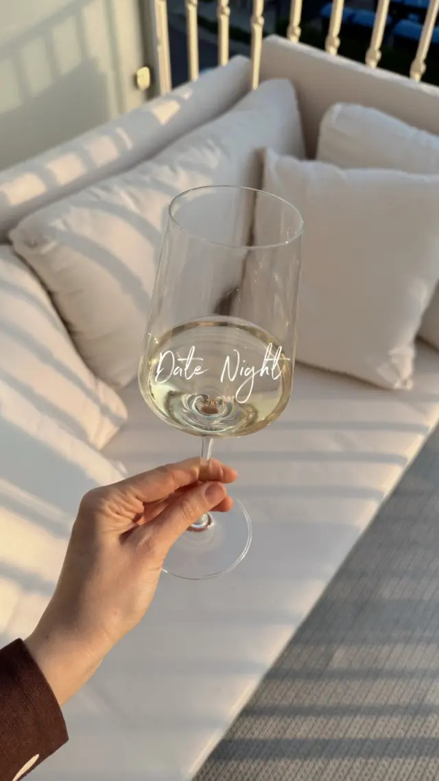 Let’s have a date night.
Bewusst Zeit gemeinsam verbringen – egal wie, Hauptsache zusammen. Klingt auf den ersten Blick kitschig? Aber es steckt viel Wahres dahinter: Sich bewusst füreinander entscheiden, immer wieder. Es lohnt sich. ♥️

#datenight #couplelife❣️ #lovelife #fyp #datenightideas