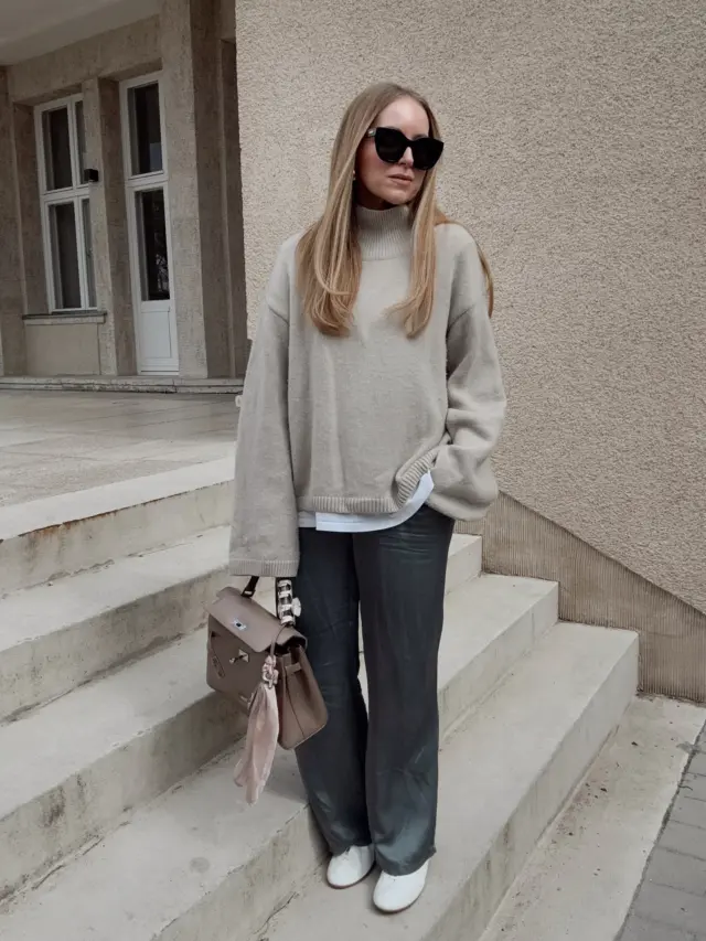 Satin pants for president 
Wie finden wir den Look? 👀 

#styleaddict #satinpants #casualoutfits