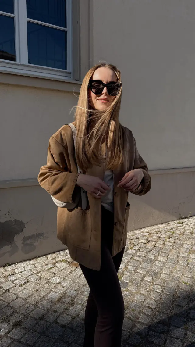 Hey, it’s me!
Ich wollte noch einmal etwas Neues sehen. Die Chance nutzen, mich zu verändern.
Auch wenn ich eigentlich nicht der Typ für große Schritte ohne Plan bin – dieser Moment war meiner.
Ich hab Familie und Freunde zurückgelassen, um beruflich, aber auch für unser Leben, einen neuen Weg zu gehen.

Denn manchmal muss man woanders hin, um sich selbst näher zu kommen.
Wünscht mir Glück!

#Neuanfang #Großstadtleben #MutZurVeränderung #EinfachLos #newchapter #fyp
