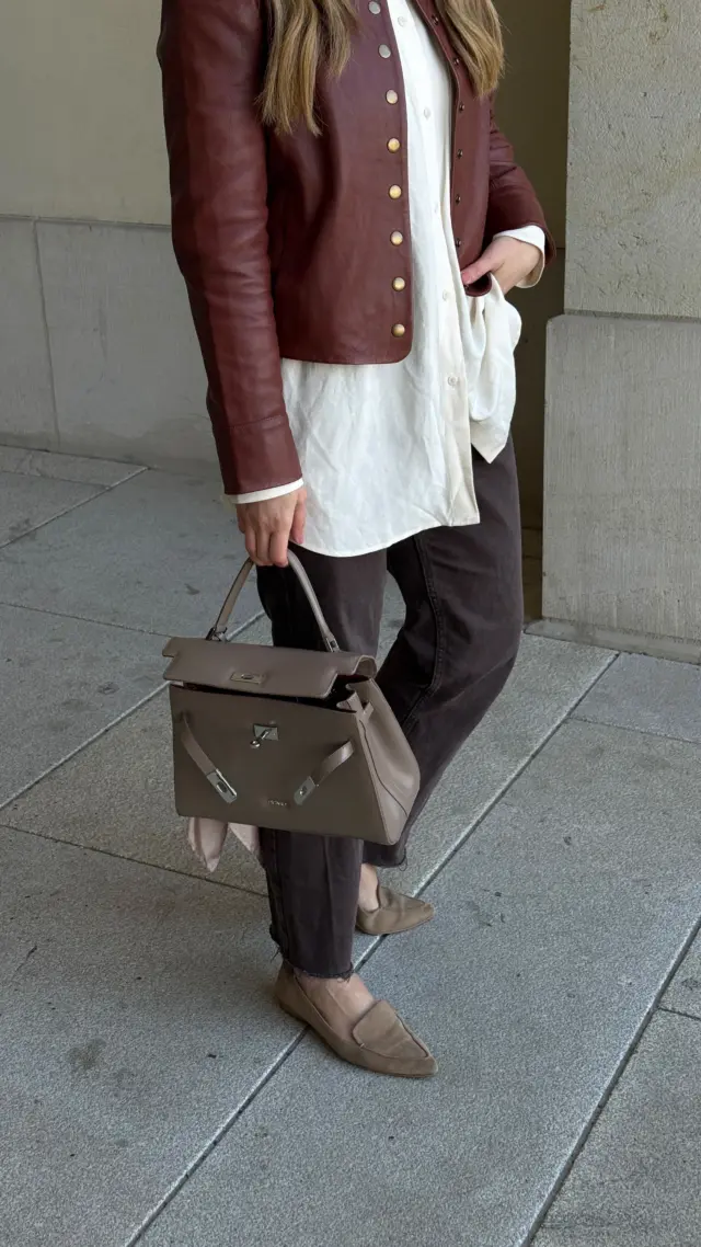 Simple Rule, Big Impact:
Schmale Hose, lockere Bluse, taillierte Jacke – sitzt.

#styleinspo #dailyinsta #fyp #casuallooks