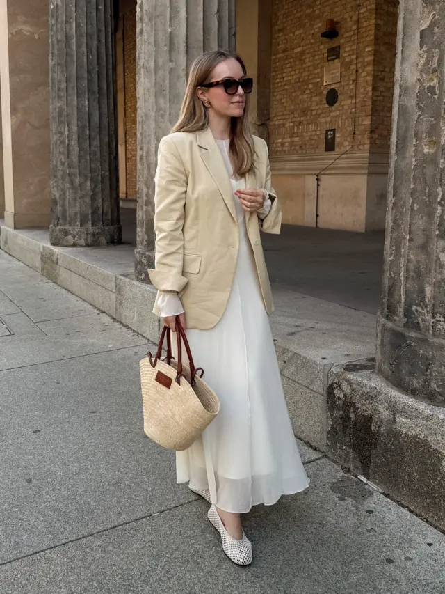 All over butter yellow 💛
Wie finden wir's ? 

#stylediary #summervibes☀️ #butteryellow #mango #massimo_dutti #fyp