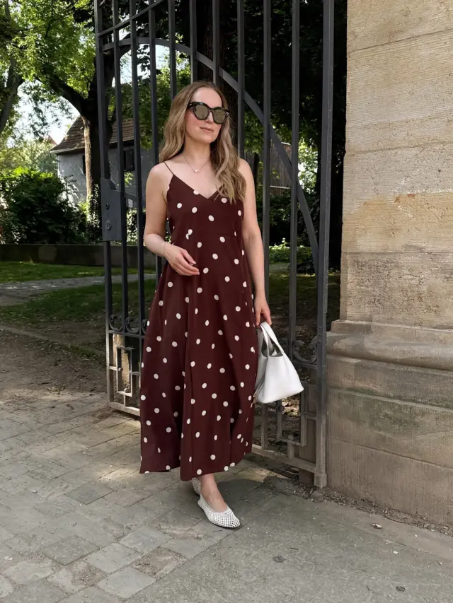 2025 summer memories ☀️
Merci Erfurt für den schönen Start in den Sommer 

Dress: @sezane 
Bag: @hermes 
Ballerina @hm 
Earrings: @brunathelabel 

#summervibes☀️ #summerdress #sezanelovers #erfurt